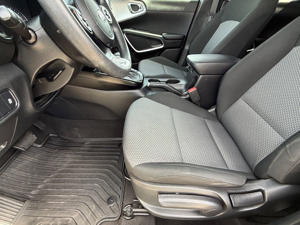 Used 2020 Kia Soul LX FWD image 12