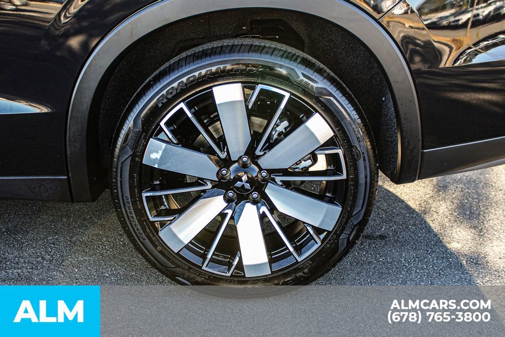 Used 2025 Mitsubishi Outlander SE image 16