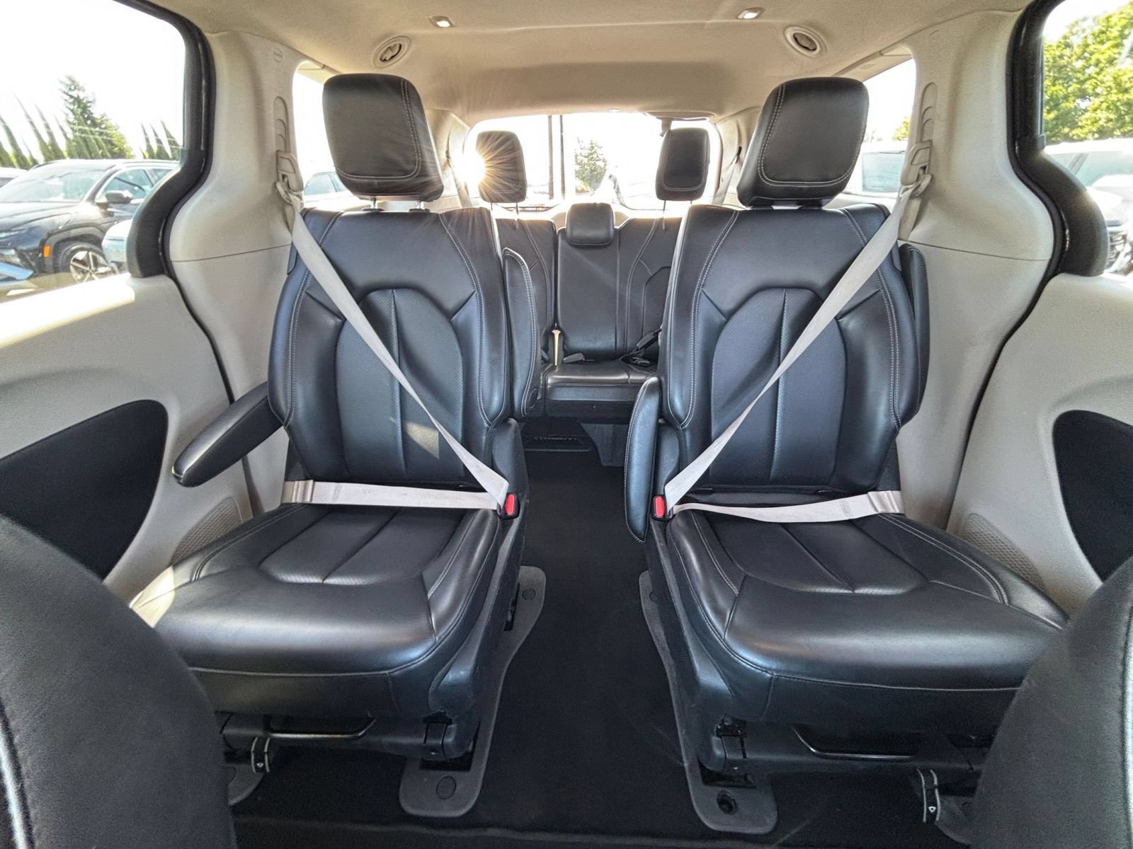 Used 2023 Chrysler Pacifica Touring-L FWD image 40