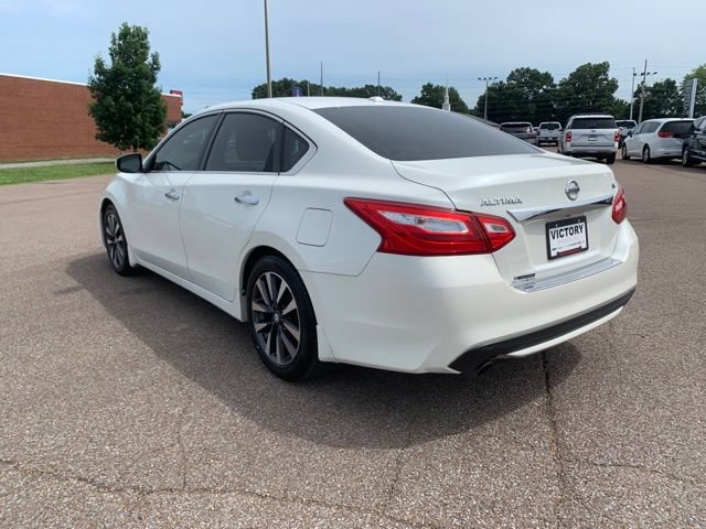 Used 2016 Nissan Altima 2.5 SL w/ Moonroof Package FWD image 5