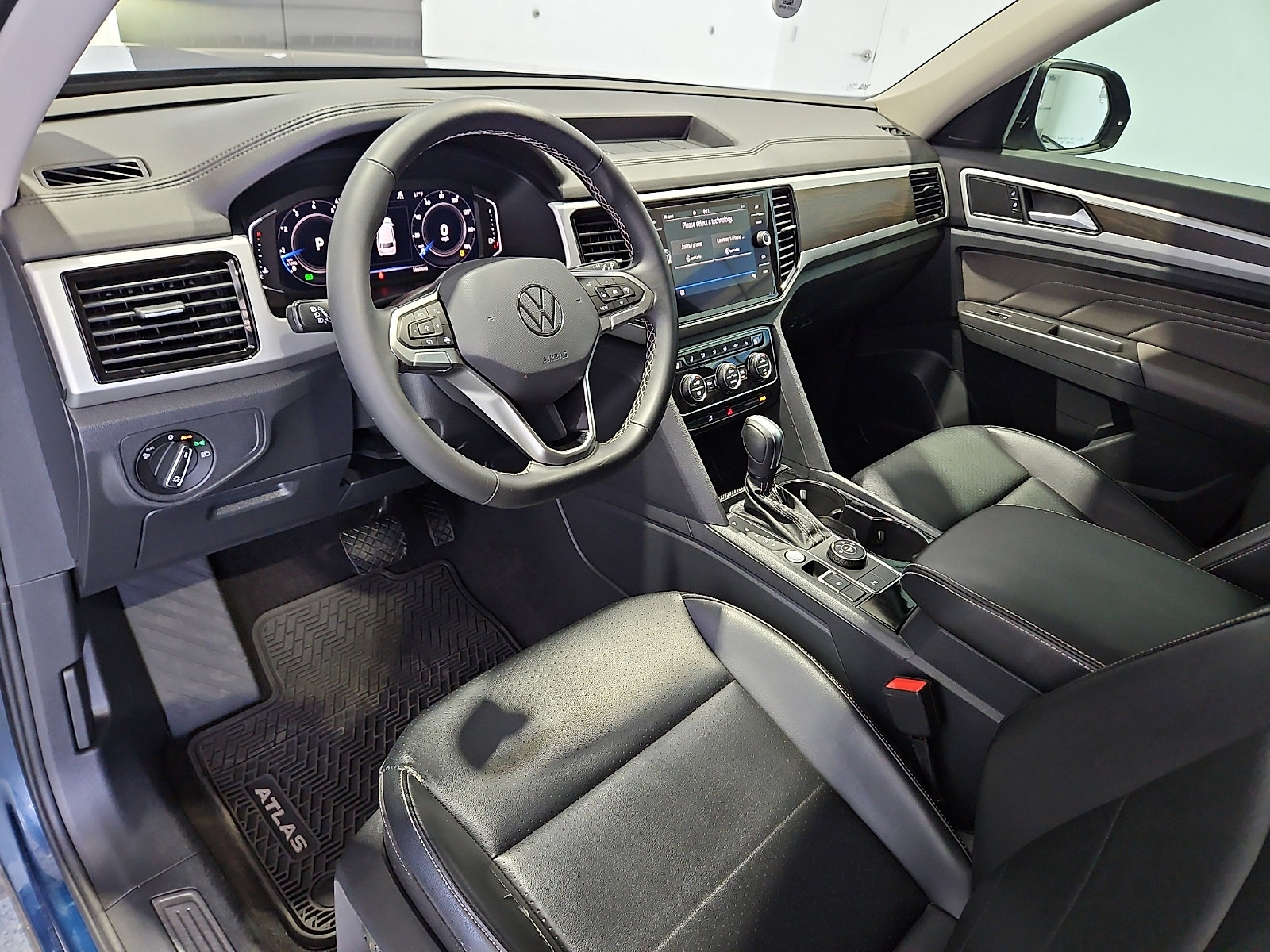 Certified 2022 Volkswagen Atlas SE w/ Black Wheel Package AWD/4WD image 12