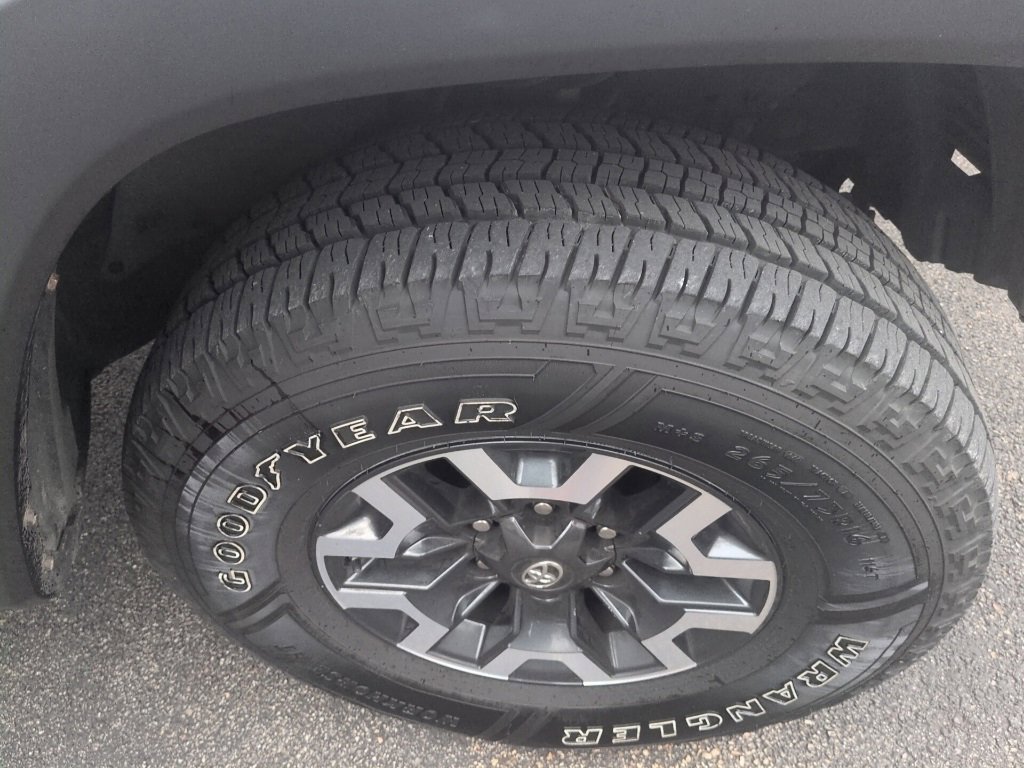 Used 2017 Toyota Tacoma TRD Off-Road image 5