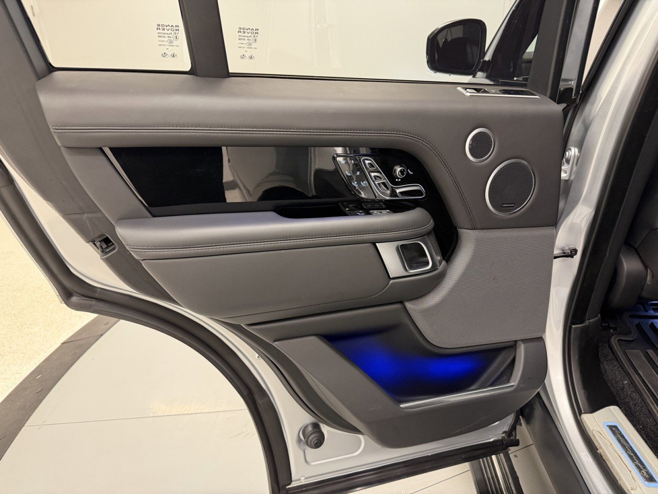 Used 2020 Land Rover Range Rover Autobiography image 41