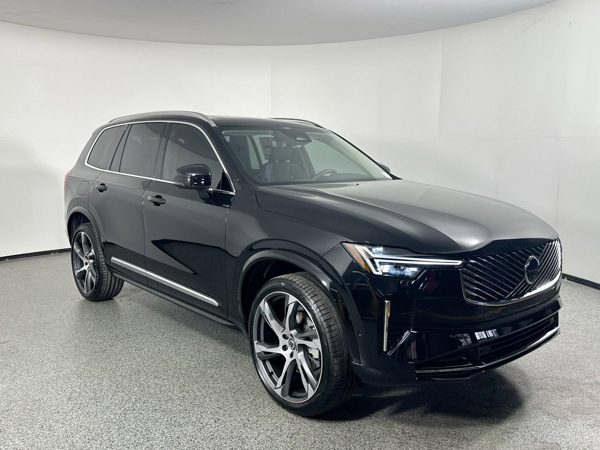 New 2026 Volvo XC90 B5 Plus image 3