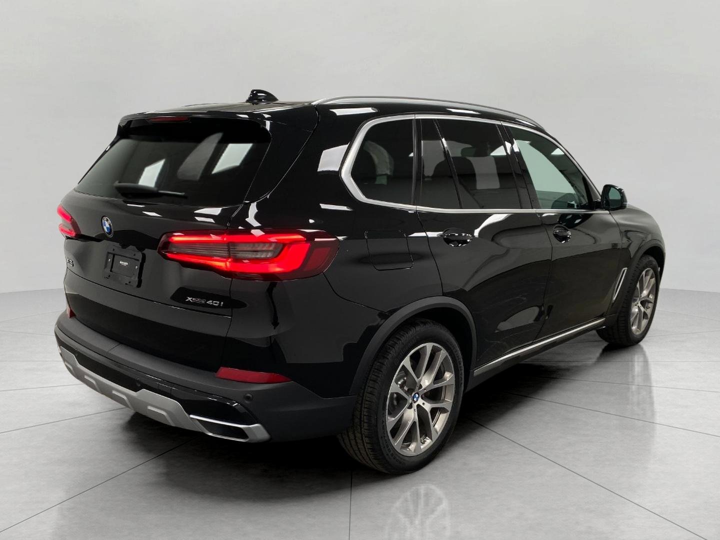 Certified 2022 BMW X5 xDrive40i w/ Premium Package AWD/4WD image 3