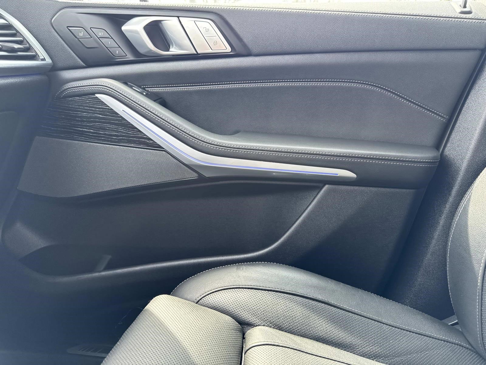 Used 2022 BMW X7 M50i w/ Executive Package image 23