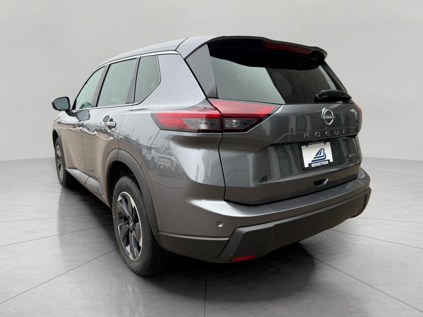 Used 2024 Nissan Rogue SV image 9
