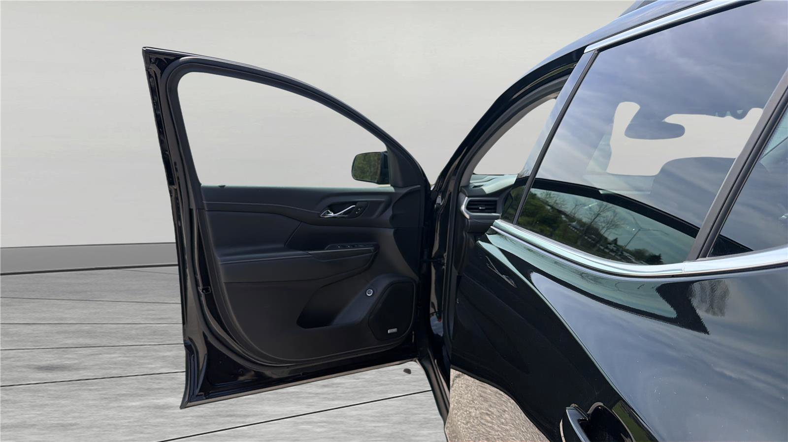 Used 2023 GMC Acadia SLT FWD image 16