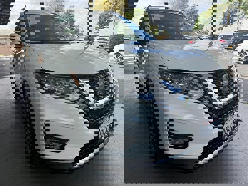 Used 2018 Nissan Rogue SL image 8