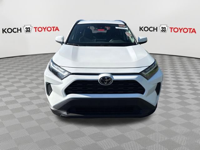 Used 2025 Toyota RAV4 XLE AWD/4WD image 2