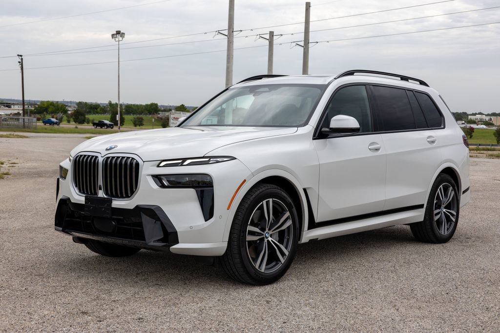 Used 2026 BMW X7 xDrive40i w/ M Sport Package AWD/4WD image 3