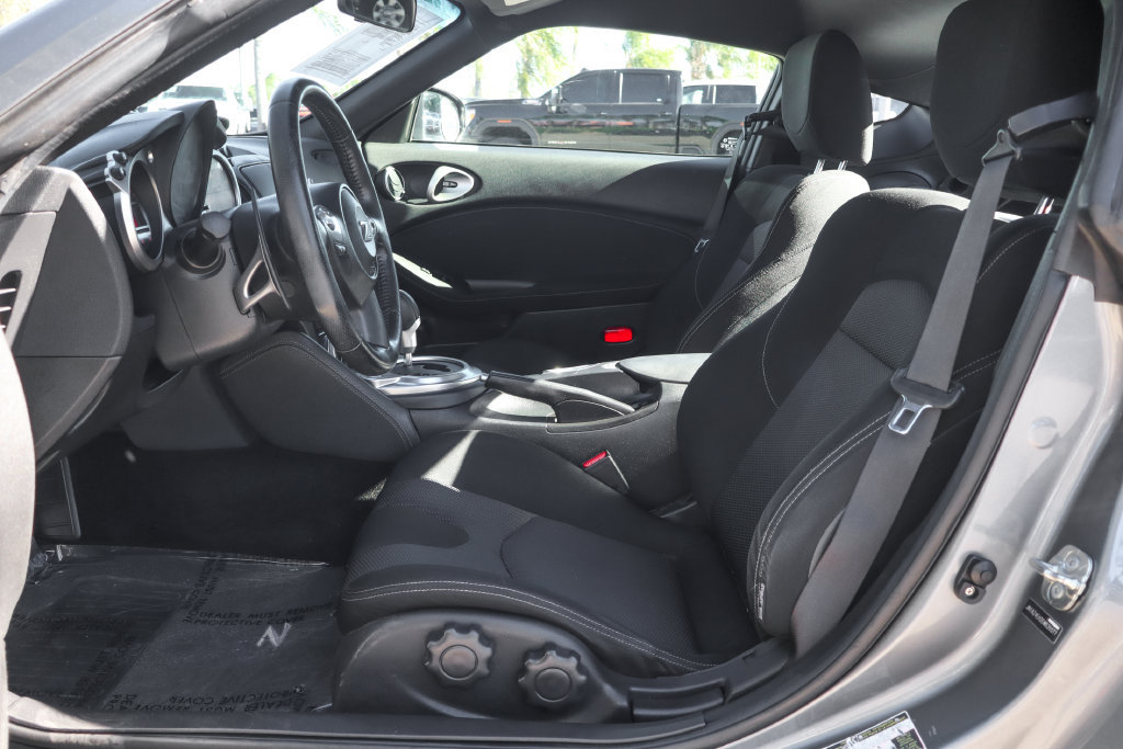 Used 2014 Nissan 370Z Coupe RWD image 19
