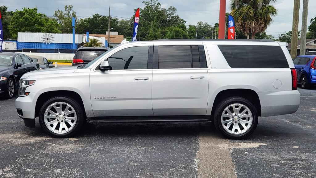 Used 2018 Chevrolet Suburban LT RWD image 3