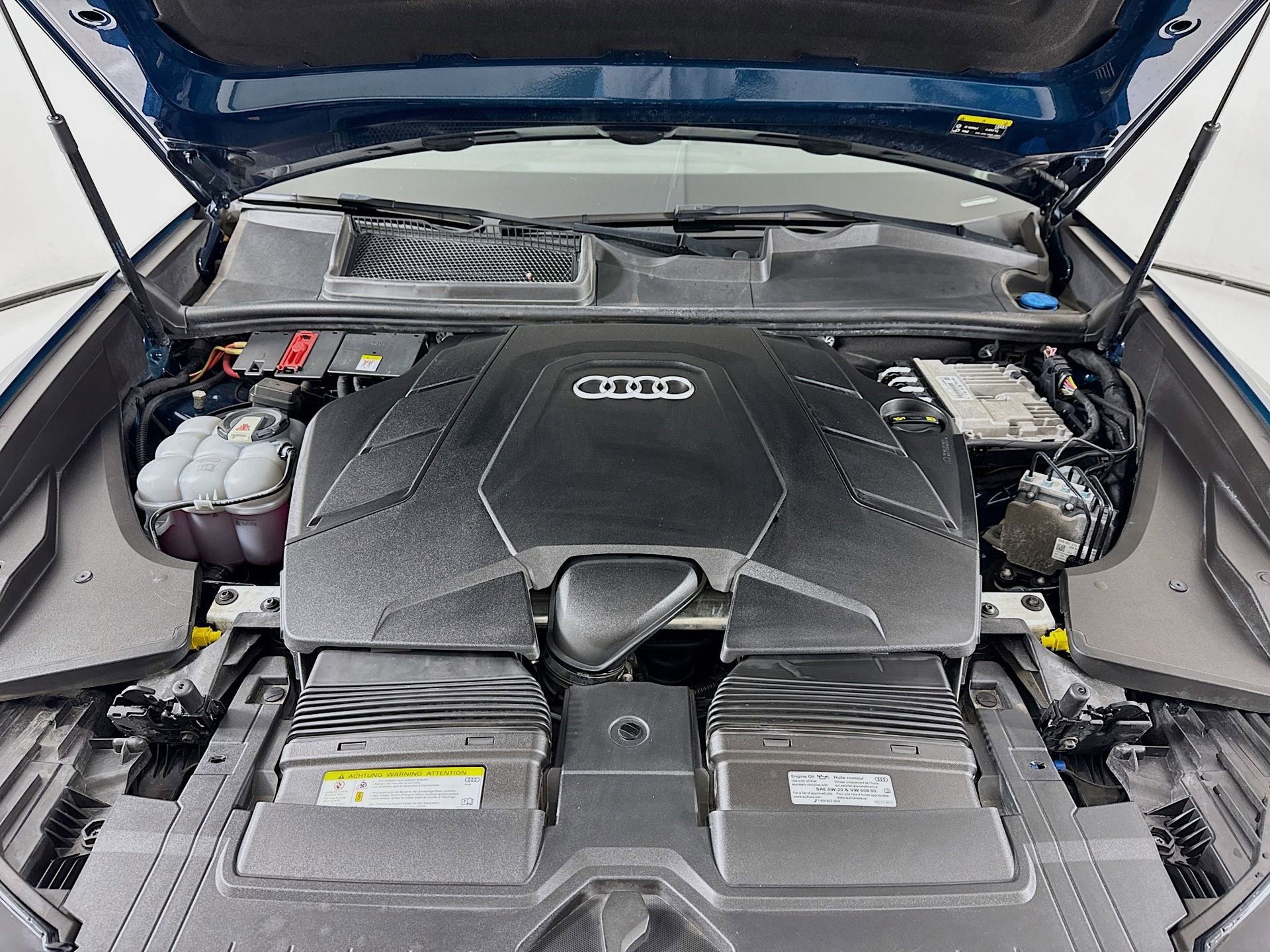 Used 2020 Audi Q8 Premium Plus w/ Premium Plus Package image 32