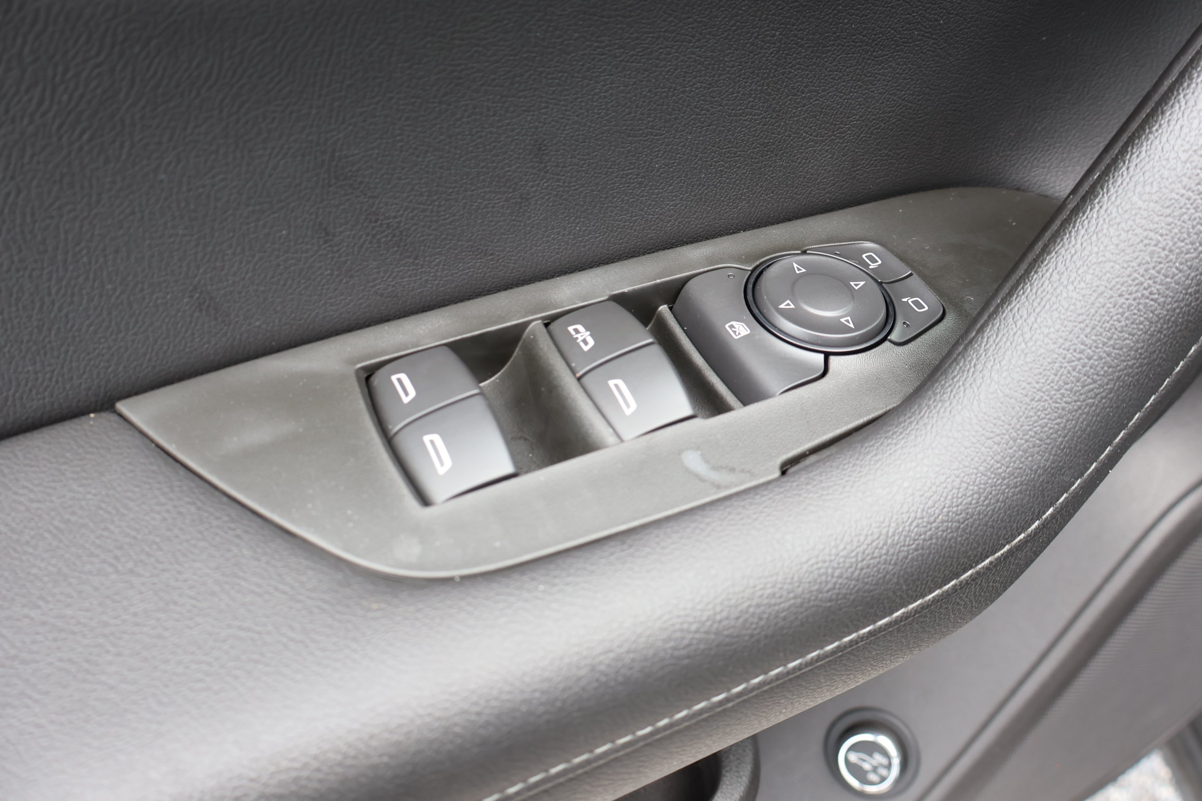Used 2019 Chevrolet Blazer LT FWD image 15