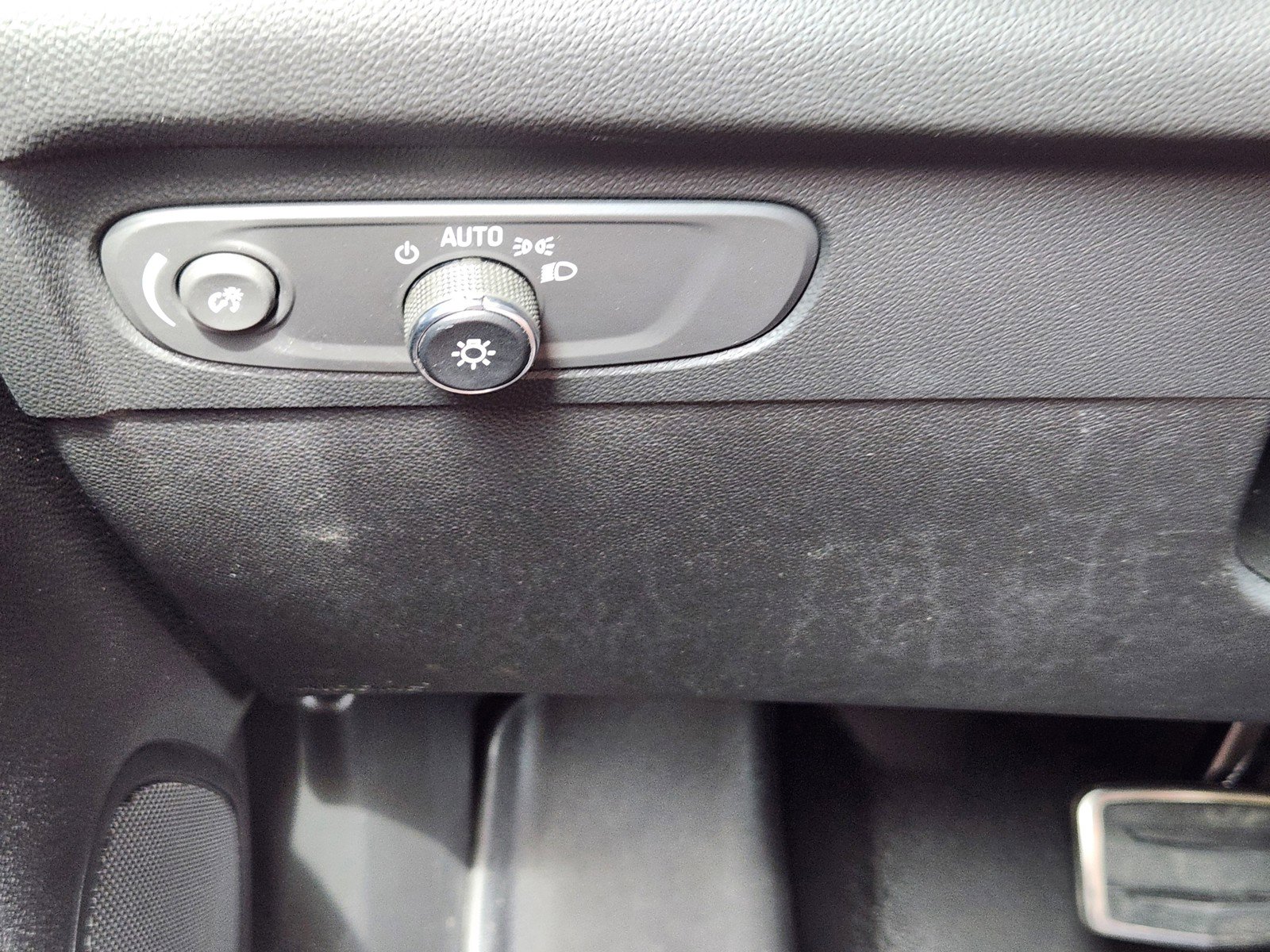 Used 2023 Buick Envision Essence w/ Sport Touring Package image 19