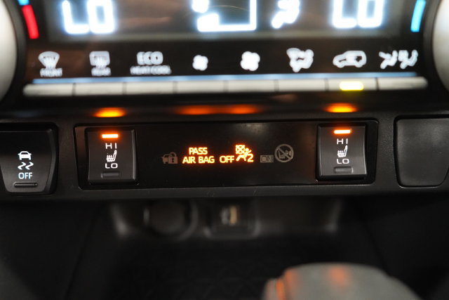 Used 2024 Toyota RAV4 SE w/ Weather & Moonroof Package AWD/4WD image 32