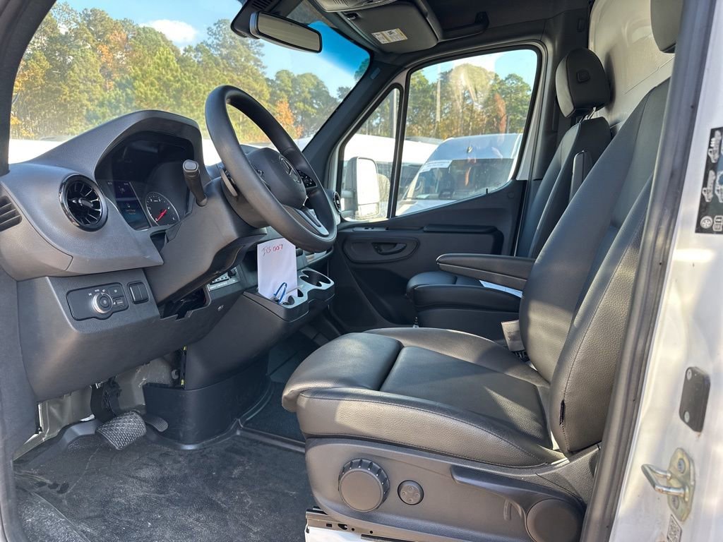 Used 2022 Mercedes-Benz Sprinter 3500 image 4