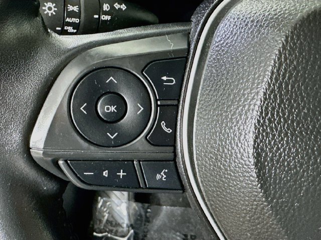 Used 2025 Toyota Corolla Cross XLE w/ Convenience Package AWD/4WD image 10