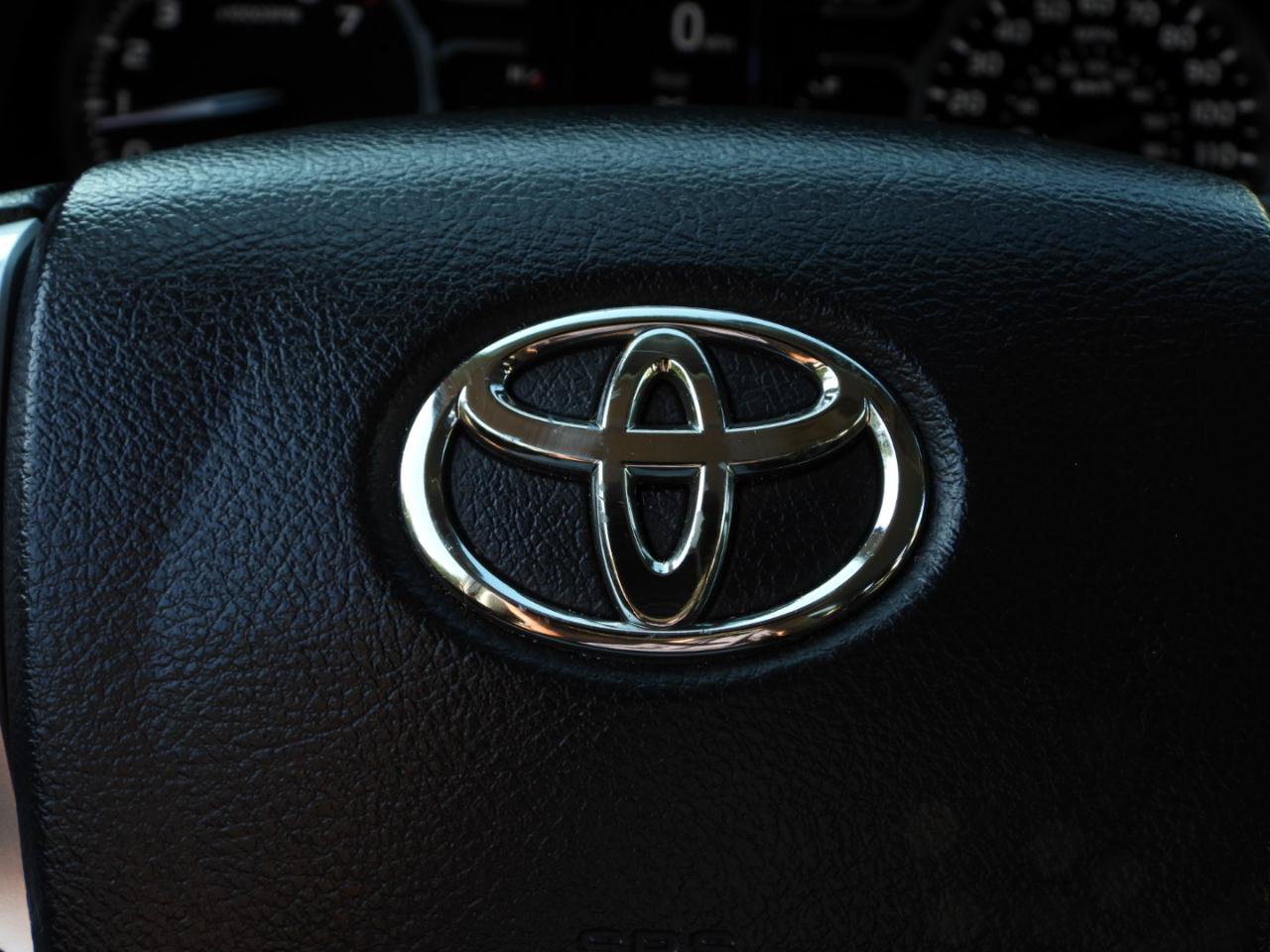 Used 2018 Toyota Tundra CrewMax SR5 w/ TRD Sport Package RWD image 86
