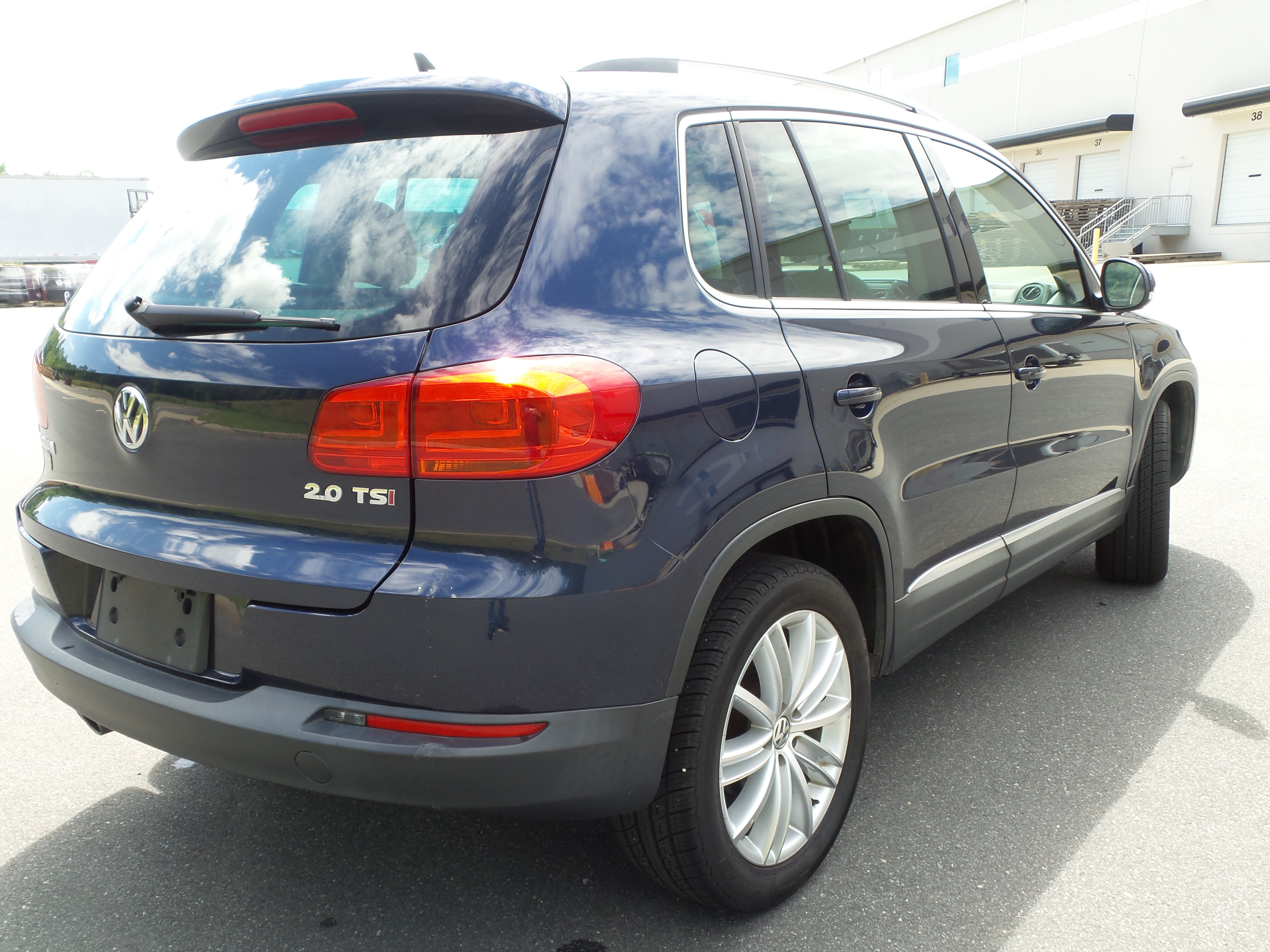 Used 2015 Volkswagen Tiguan SEL FWD image 5