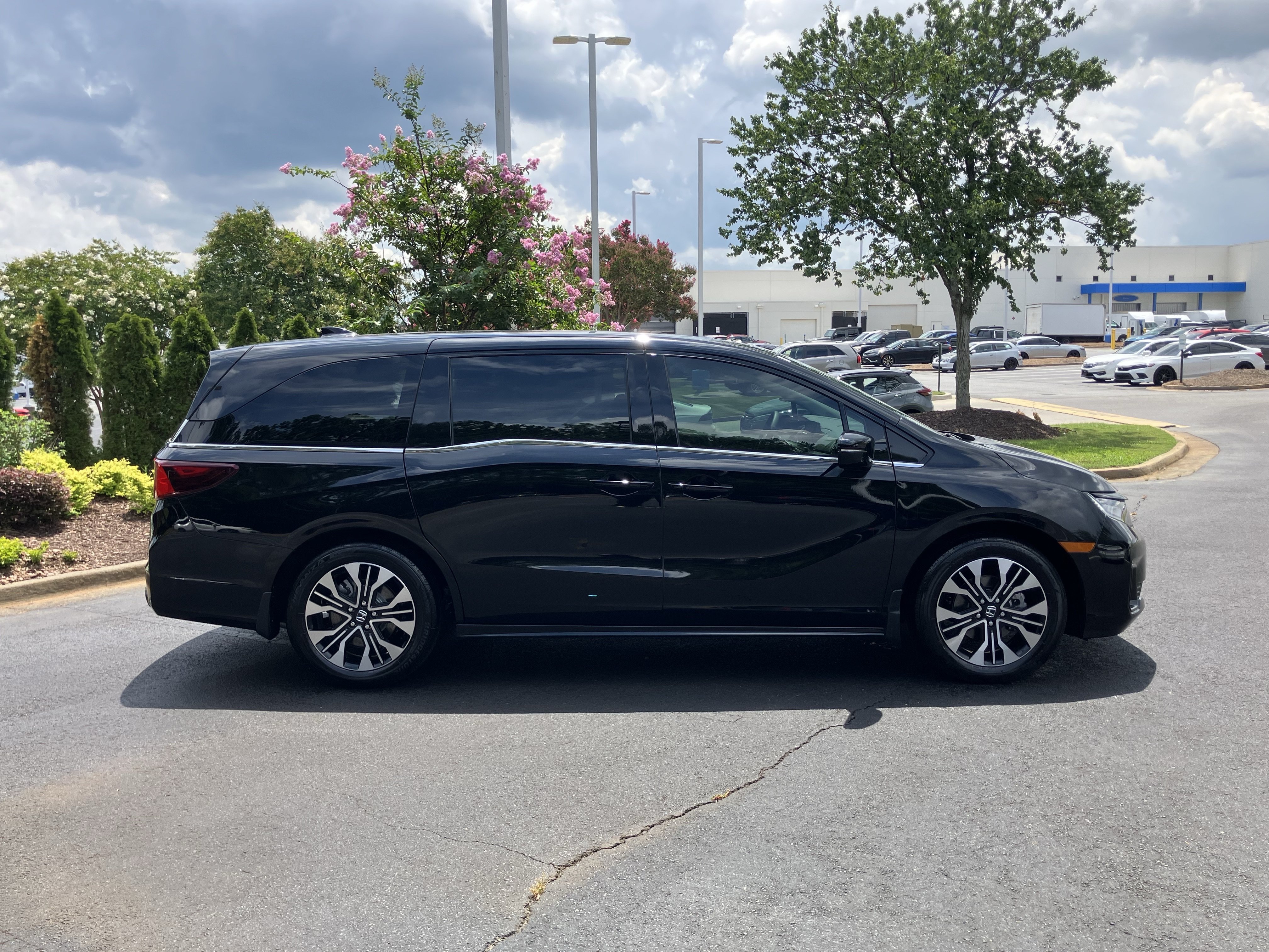 Used 2026 Honda Odyssey Elite image 11