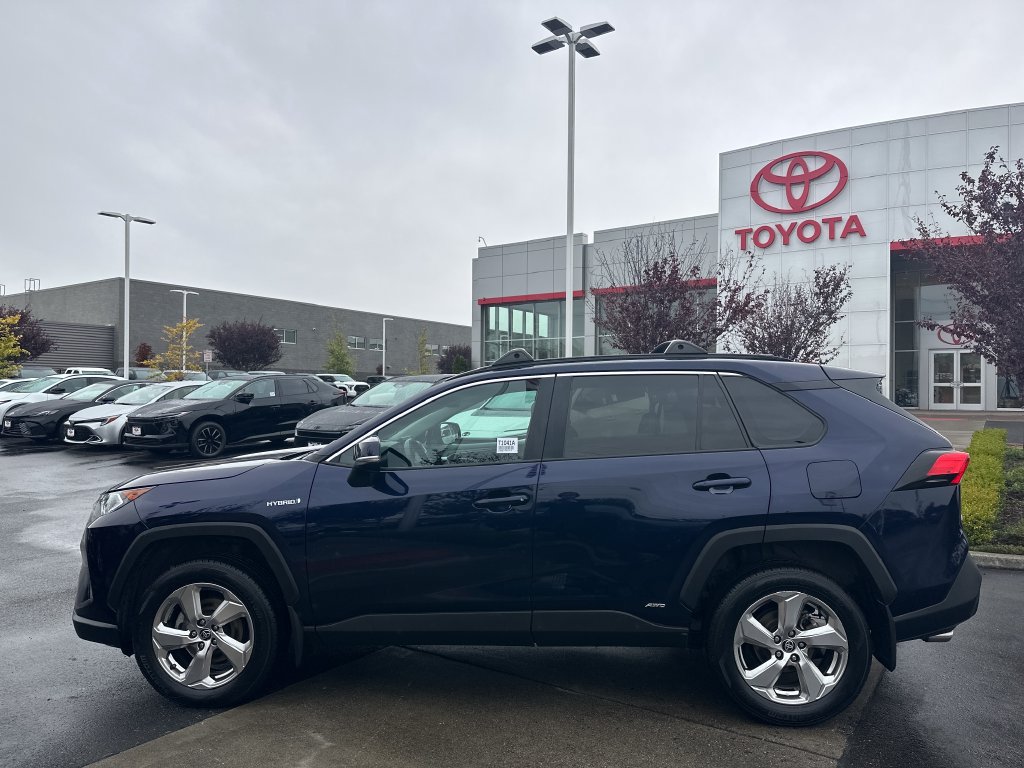 Used 2021 Toyota RAV4 XLE Premium AWD/4WD image 2