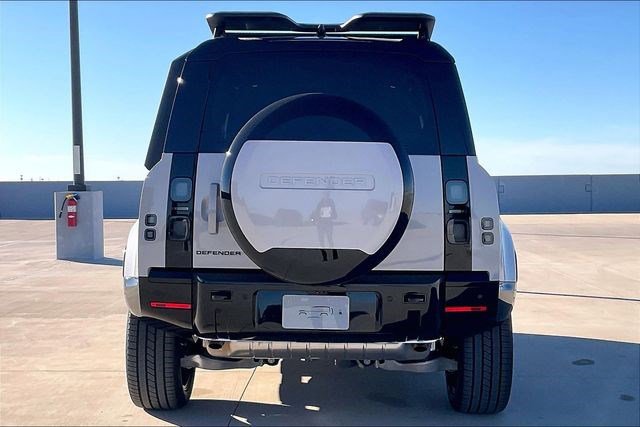 New 2026 Land Rover Defender 110 X-Dynamic SE image 4