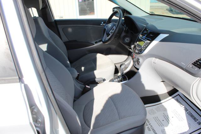 Used 2013 Hyundai Accent GLS w/ Premium Pkg image 19