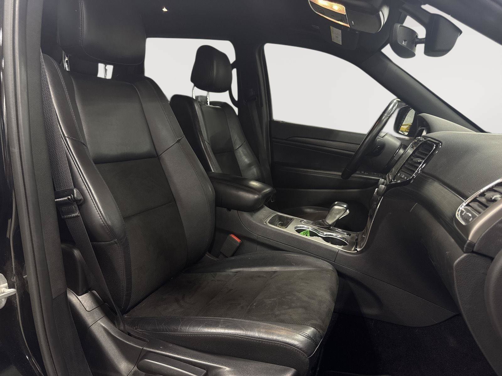 Used 2019 Jeep Grand Cherokee Altitude AWD/4WD image 12