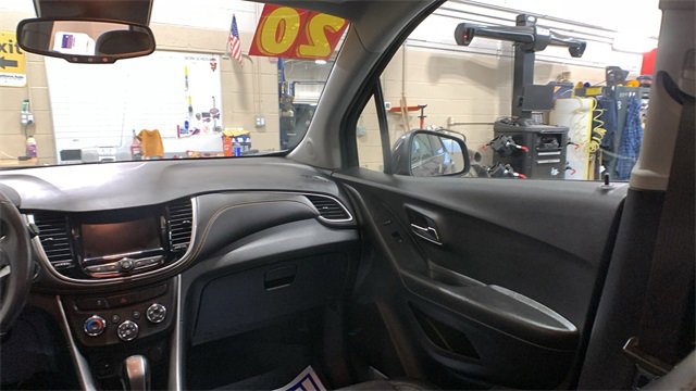Used 2020 Chevrolet Trax LT w/ LT Convenience Package image 20
