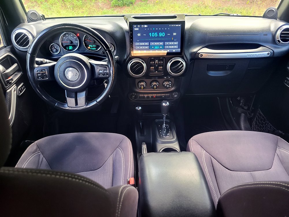 Used 2013 Jeep Wrangler Unlimited Sahara w/ Dual Top Group AWD/4WD image 29