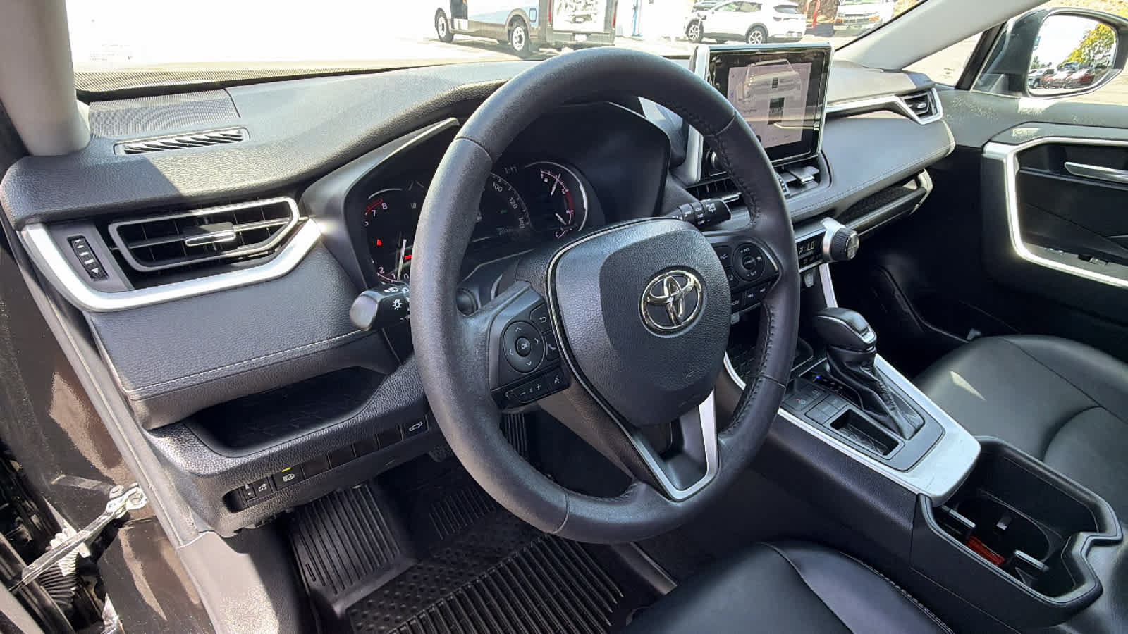 Used 2023 Toyota RAV4 XLE Premium FWD image 10