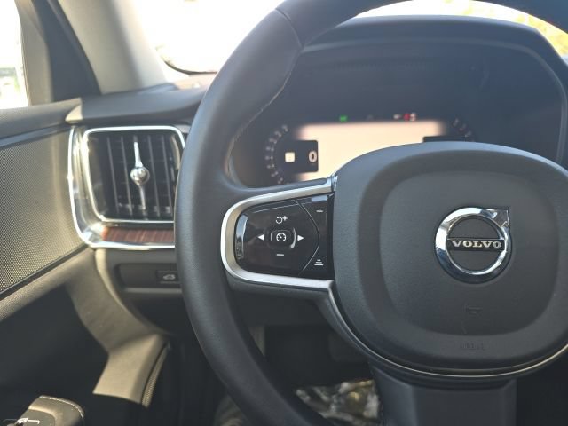 Used 2025 Volvo V60 B5 Cross Country Plus AWD/4WD image 16