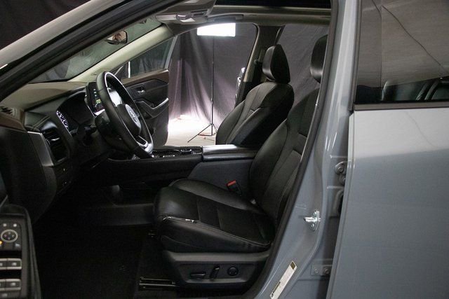 Used 2023 Nissan Rogue SL w/ SL Premium Package image 26