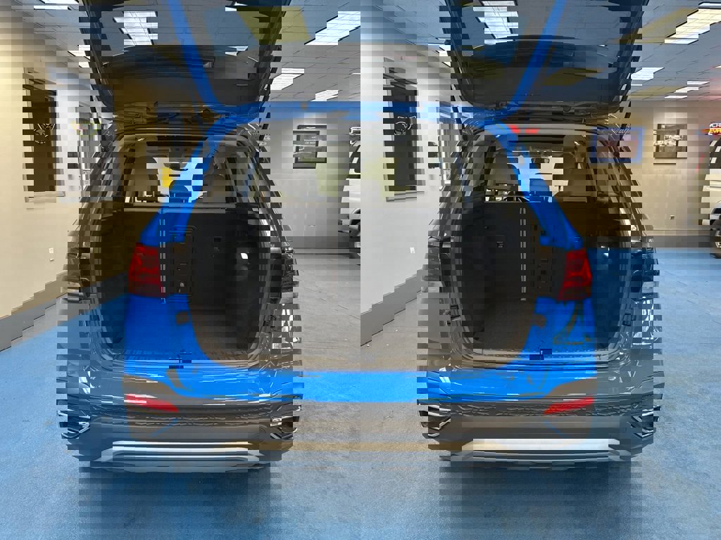 Used 2024 Volkswagen Taos SE image 8