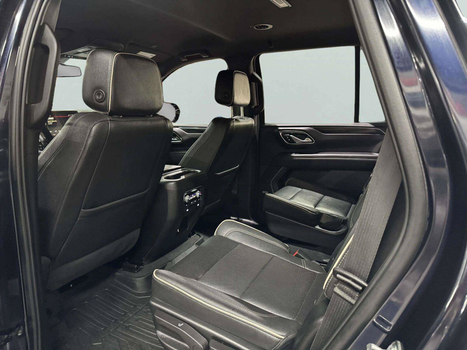 Used 2022 GMC Yukon SLT w/ SLT Luxury Package AWD/4WD image 31
