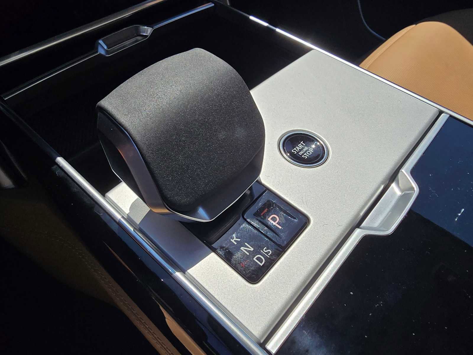 New 2025 Land Rover Range Rover Long Wheelbase SE image 30