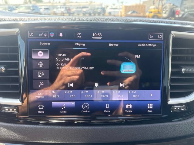 Used 2021 Chrysler Pacifica Touring-L FWD image 16