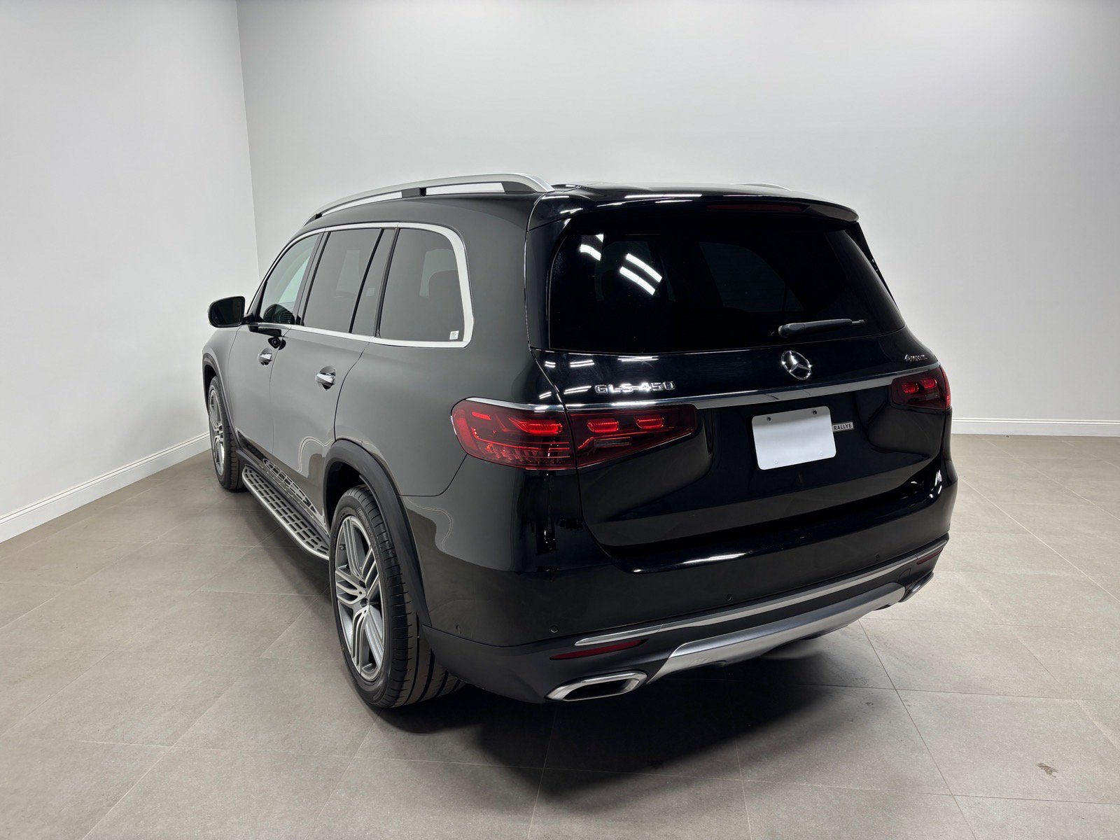Used 2024 Mercedes-Benz GLS 450 4MATIC image 9