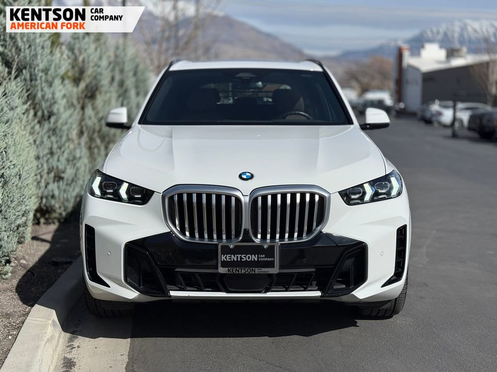 Used 2025 BMW X5 xDrive40i w/ M Sport Package image 2