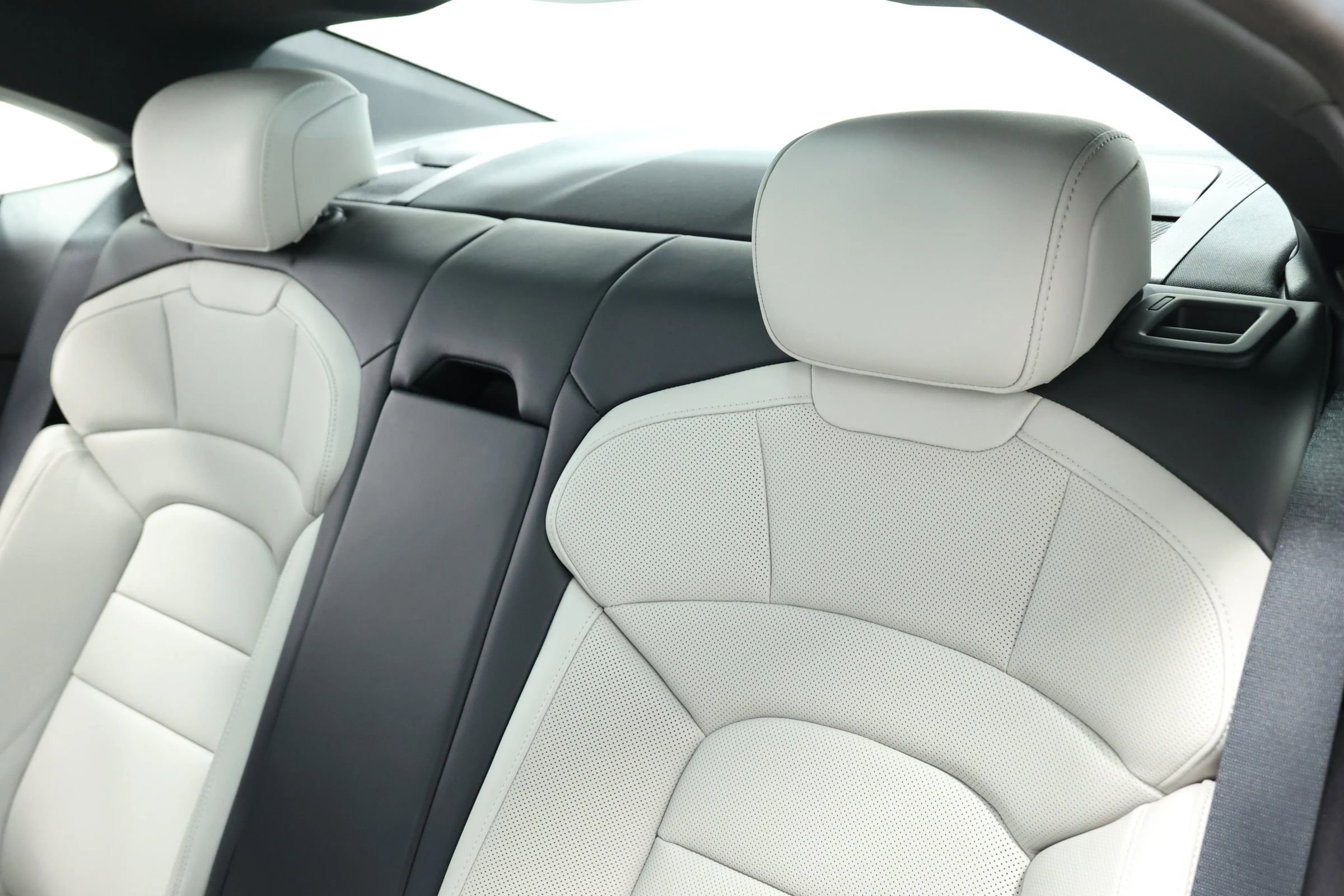 Used 2022 Porsche Taycan image 39