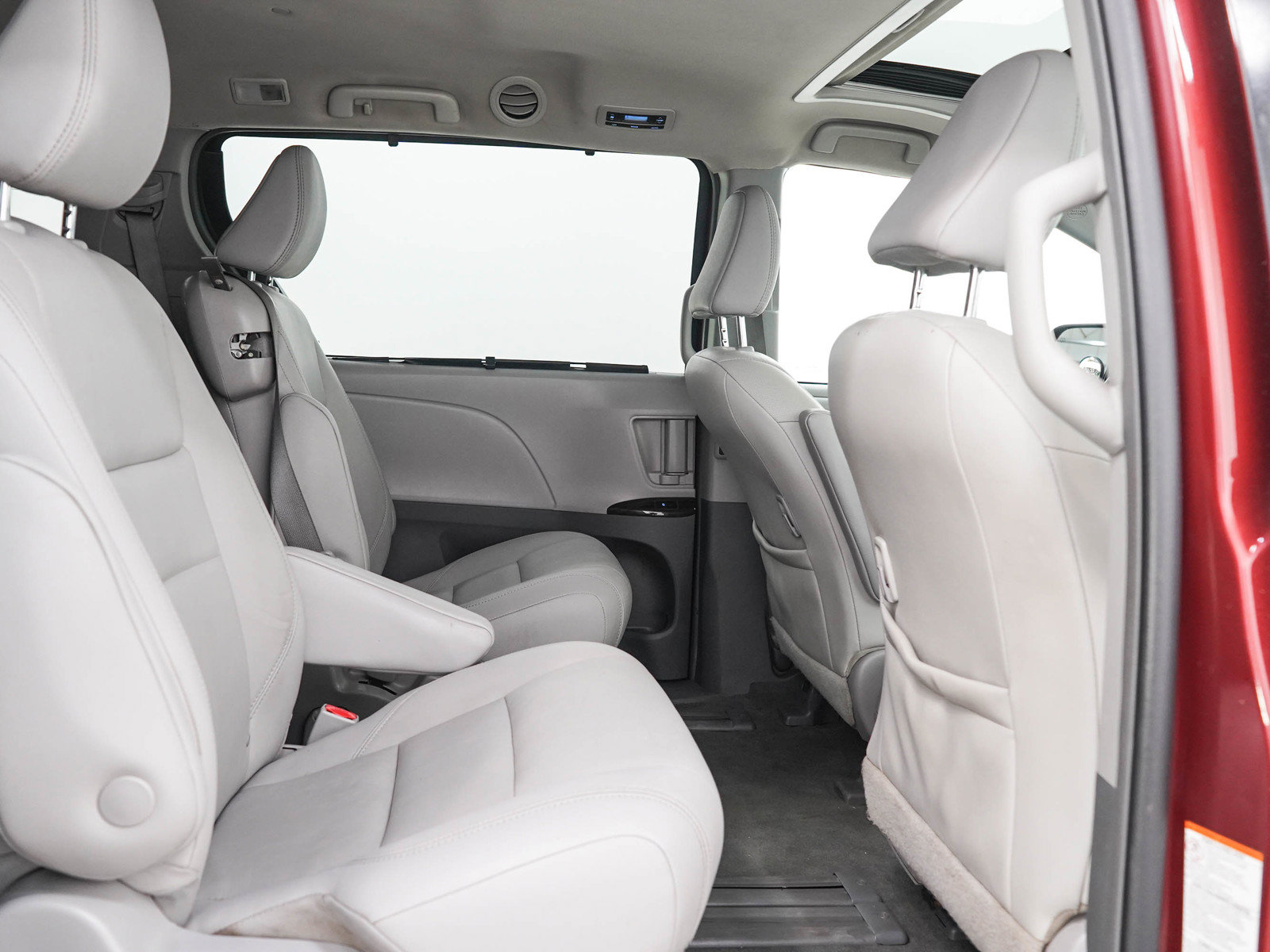 Used 2019 Toyota Sienna XLE FWD image 14