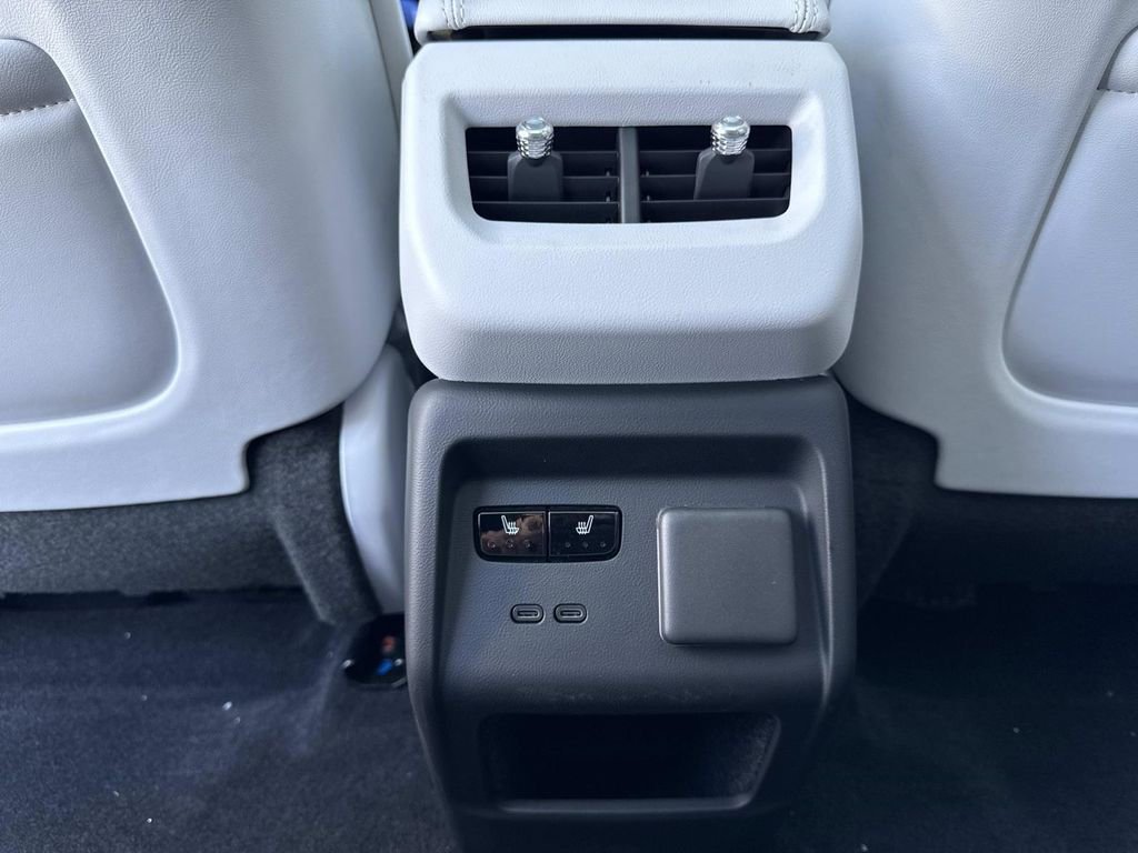 New 2026 Cadillac Optiq Luxury 2 image 16