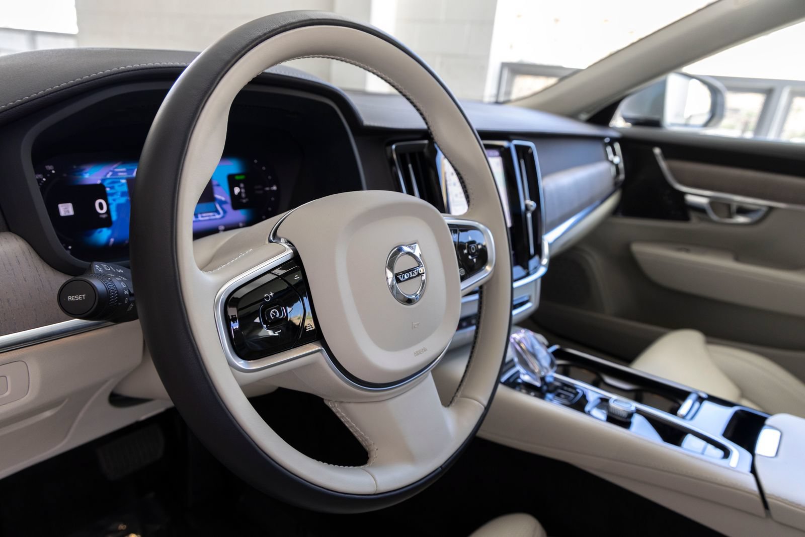Used 2024 Volvo S90 T8 Ultimate AWD/4WD image 17
