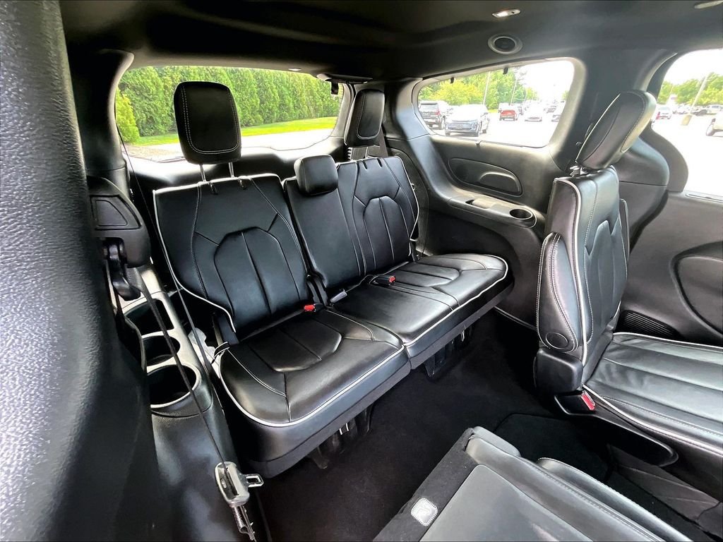 Used 2025 Chrysler Pacifica Limited FWD image 17