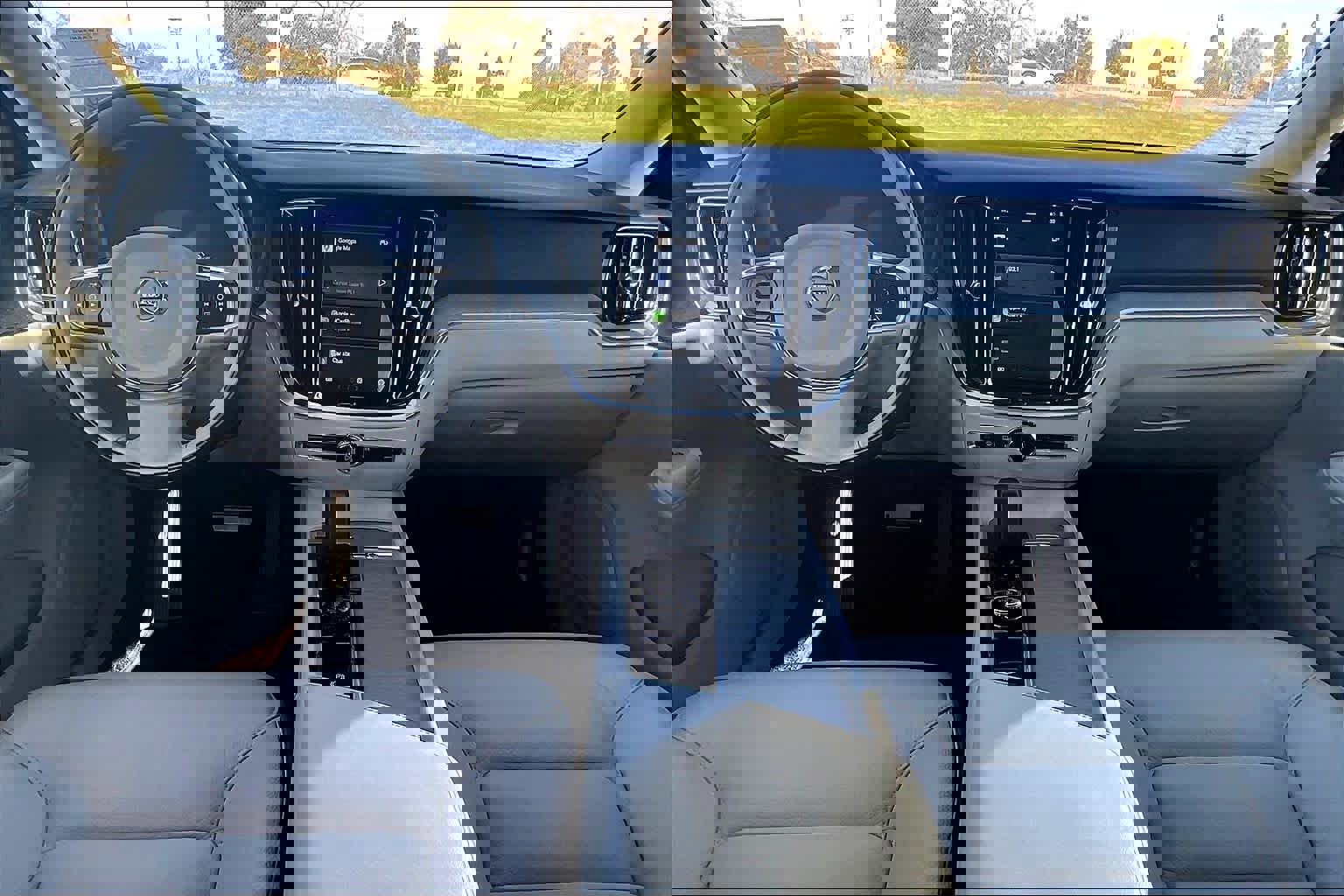 Used 2024 Volvo V60 B5 Cross Country Plus image 18