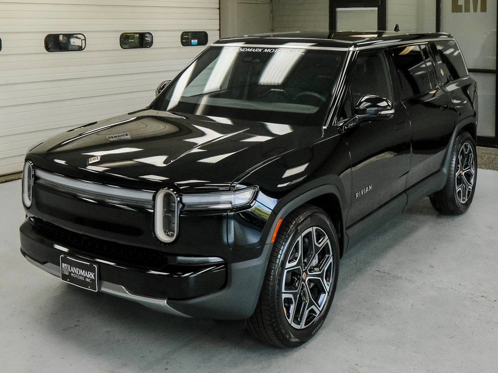 Used 2025 Rivian R1S Adventure AWD/4WD image 13