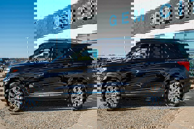 Used 2023 Ford Explorer King Ranch w/ Technology Package image 2