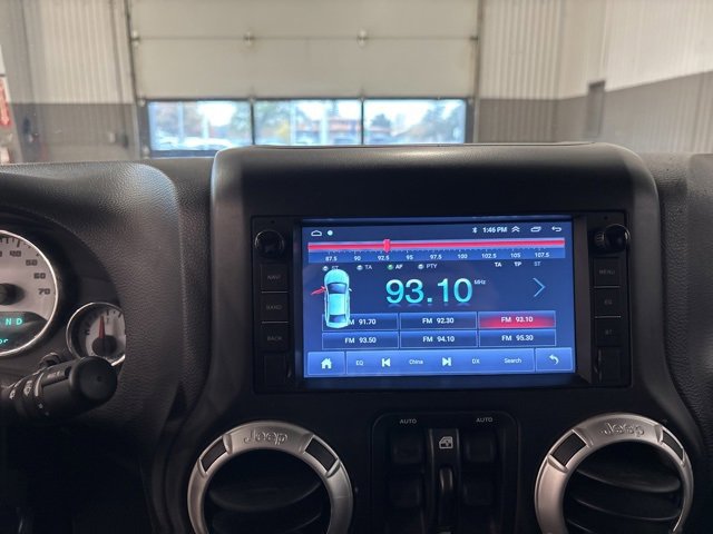 Used 2017 Jeep Wrangler Unlimited Sahara image 22